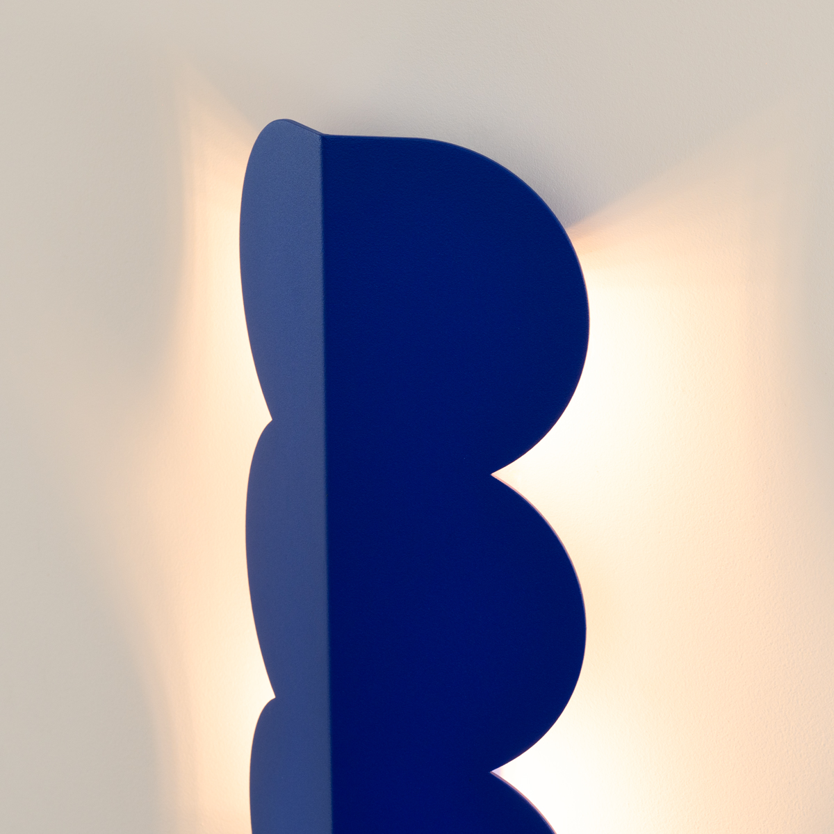 Nástenné svietidlo BISCUIT – ultramarínová – Obrázok 4