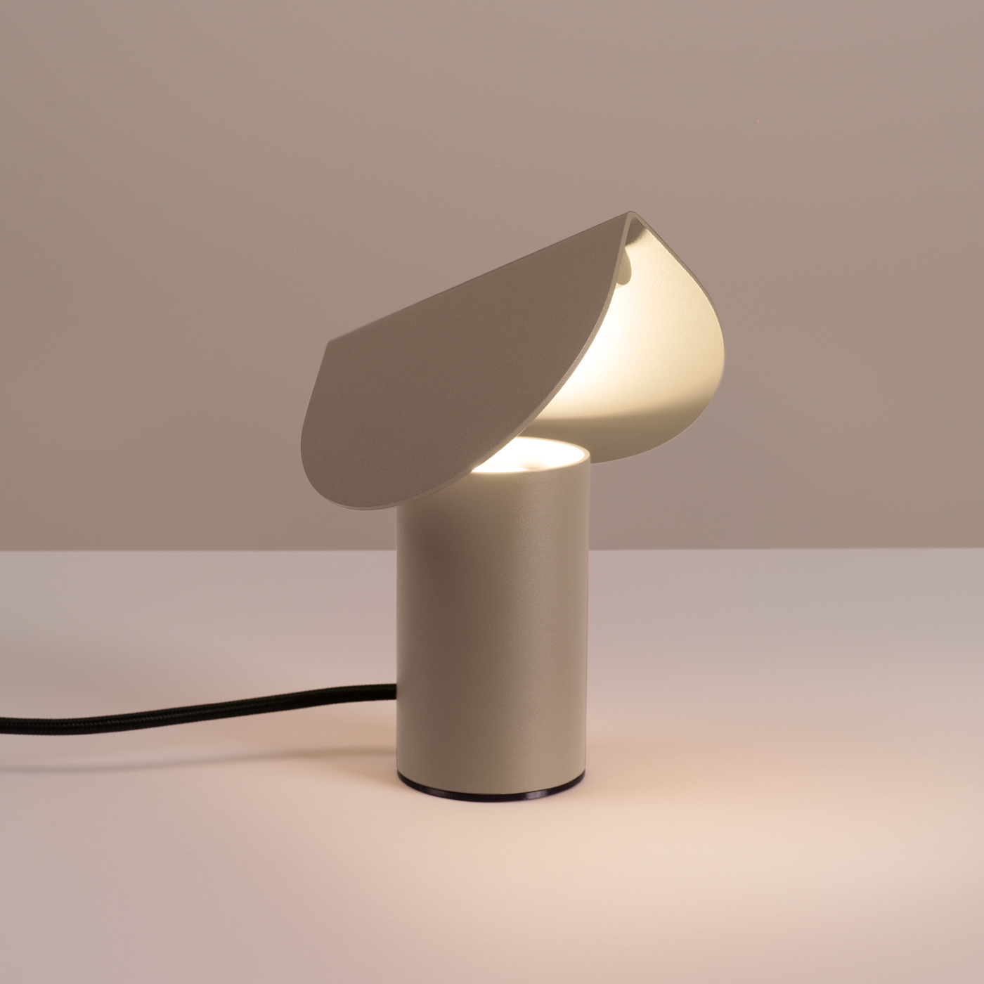 LED Stolové svietidlo BISCUIT – taupe – Obrázok 3