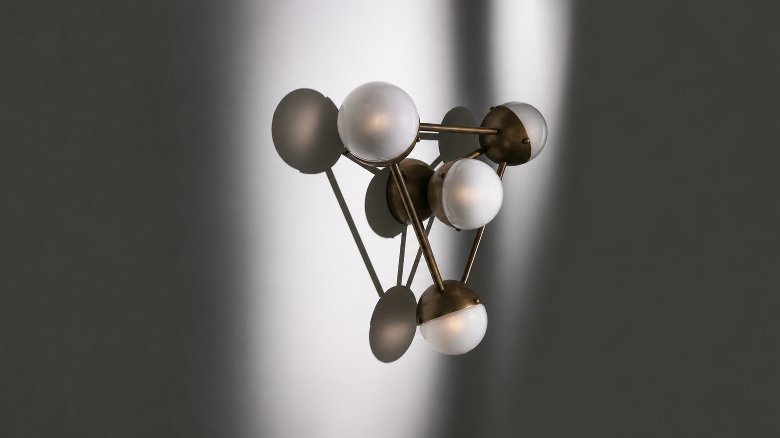 Molecule 4 – dizajnové nástenné svietidlo z mosadze, viacero vyhotovení – Obrázok 19
