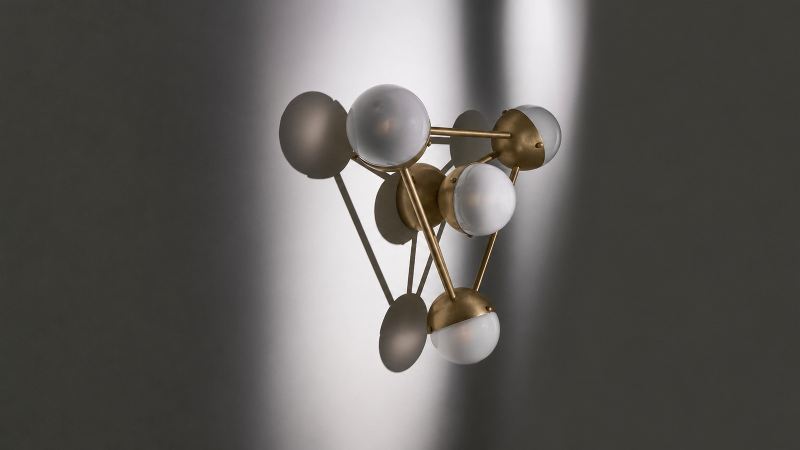 Molecule 4 – dizajnové nástenné svietidlo z mosadze, viacero vyhotovení – Obrázok 11