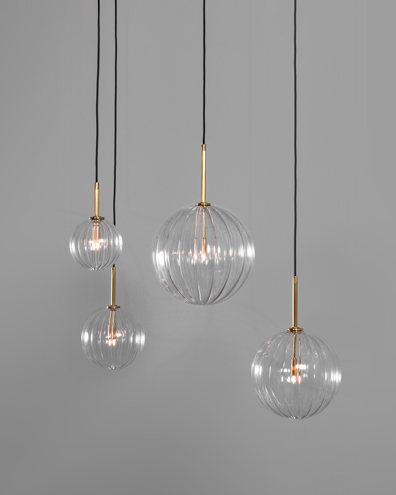 DRIES Ø 250 mm – dizajnové závesné svietidlo z mosadze, 5 povrchových úprav – Obrázok 2