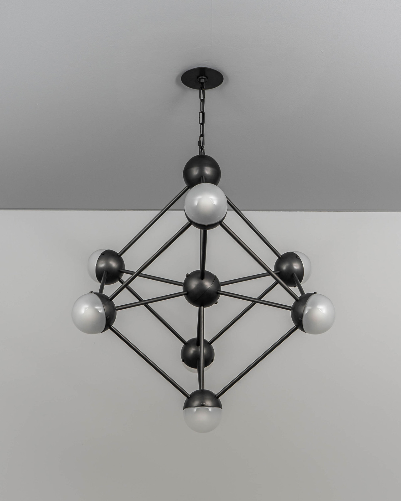 Molecule – dizajnový luster z mosadze, viacero vyhotovení