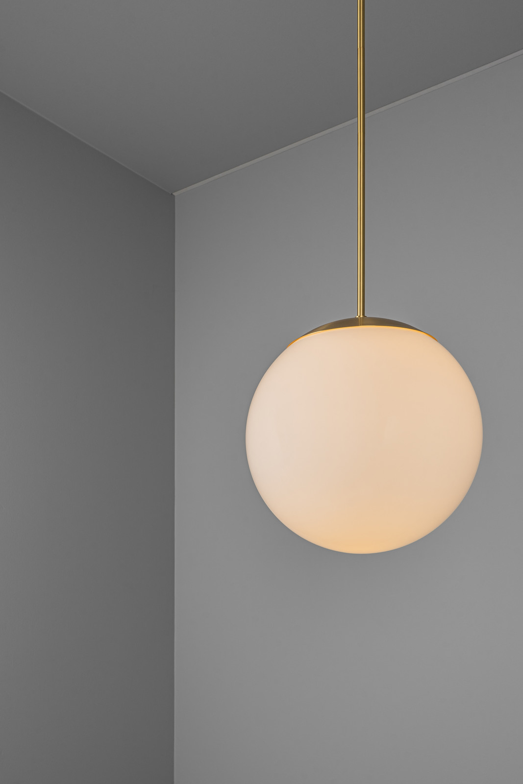 Glass Globe Opal fi 400 – dizajnové závesné svietidlo z mosadze, 5 povrchových úprav – Obrázok 4